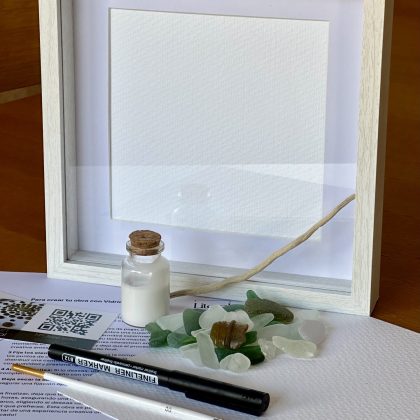 Kit creativo de vidrio marino con marco, papel de acuarela, piezas de vidrio marino del Mediterráneo, rotulador, pincel, adhesivo e instrucciones.